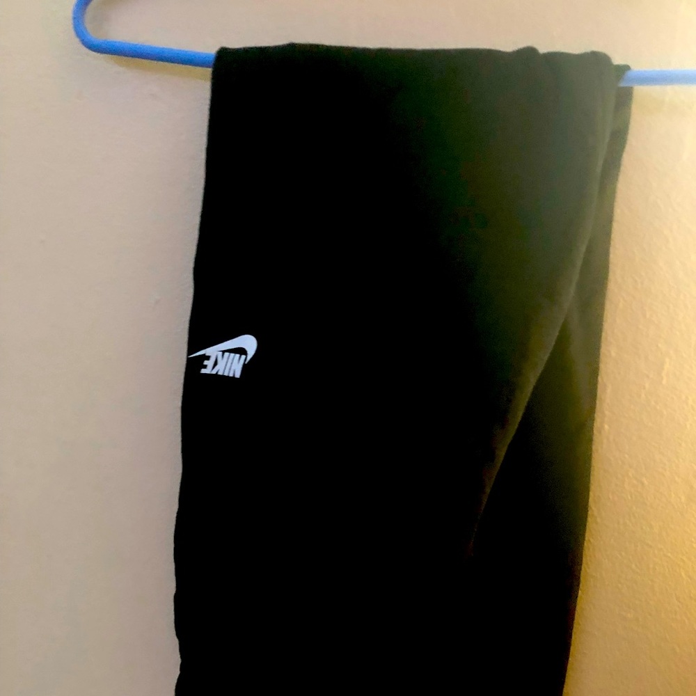 BLACK NIKE SWEATS! SMALL BUT FITS MEDIUM